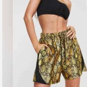 Nike,Dir-Fit,Rebel Fly NWT, XS, Basketball Gold and Black Snakeskin Pattern
